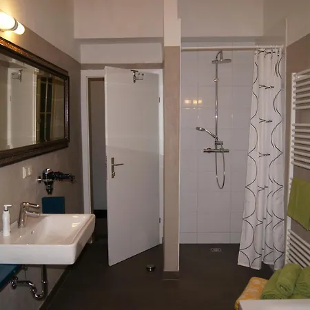 奥斯达特豪斯城市公寓酒店 *